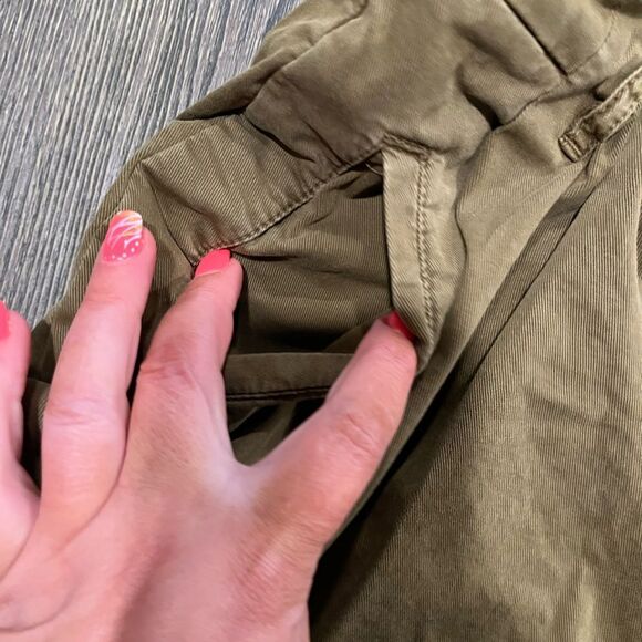 Anthropologie Kelyn Pleated City Shorts High Rise Relaxed Fit Moss Green Size 2 - Picture 3 of 6